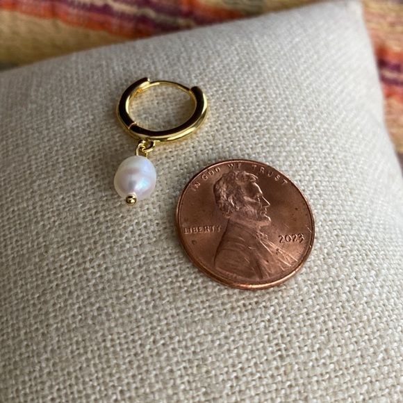 Gold Hoop Earrings with White Pearl Drops - Women Jewelry - Picture 2 of 2